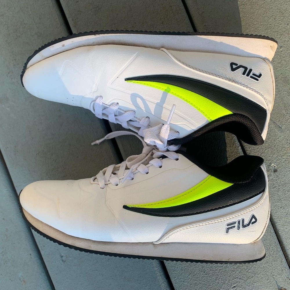Vintage FILA tennis shoes